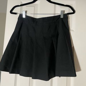 Aritzia Pleated Skirt! Worn once!